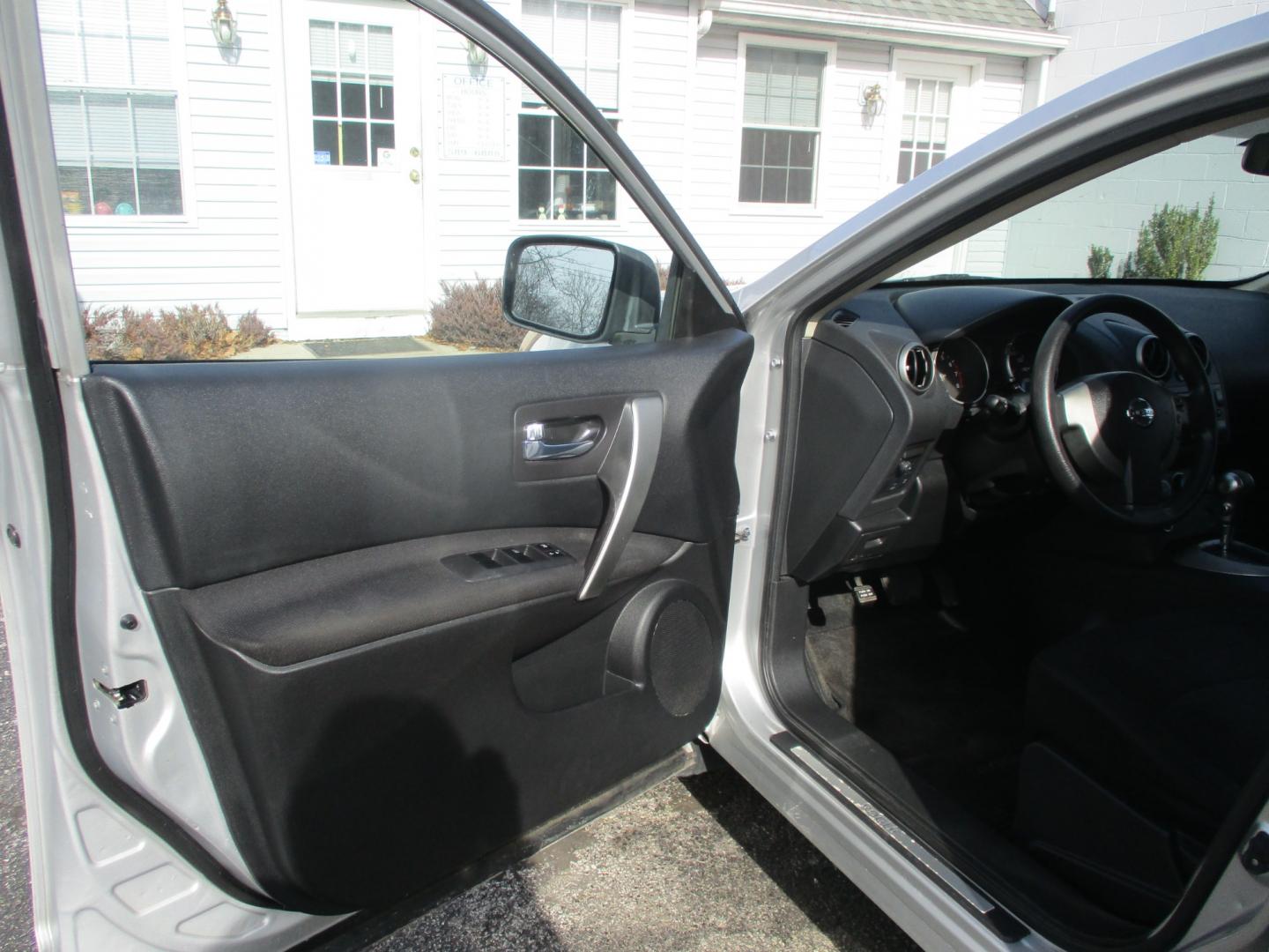 2009 SILVER Nissan Rogue (JN8AS58V49W) with an 2.5L L4 DOHC 16V engine, AUTOMATIC transmission, located at 540a Delsea Drive, Sewell, NJ, 08080, (856) 589-6888, 39.752560, -75.111206 - Photo#14